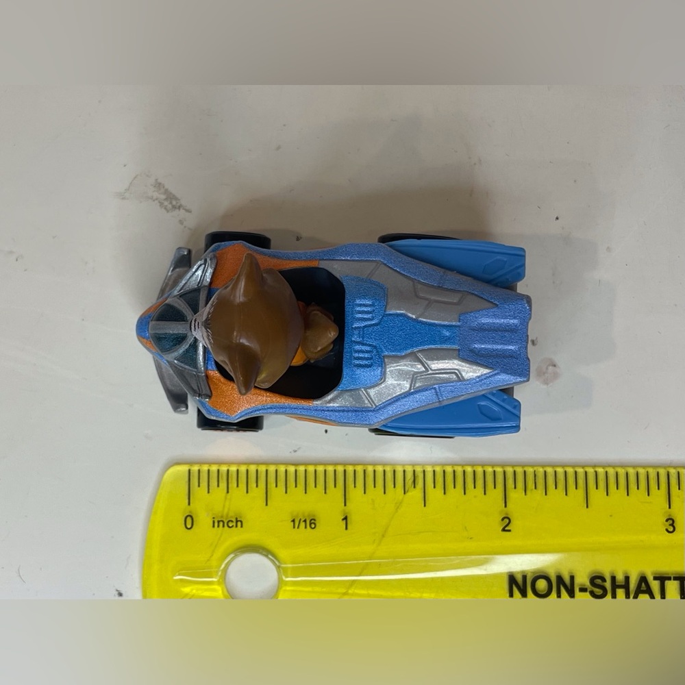 Hot Wheels Marvel RacerVerse‎ Die-Cast Vehicle with Rocket Racoon Driver - Picture 8 of 8